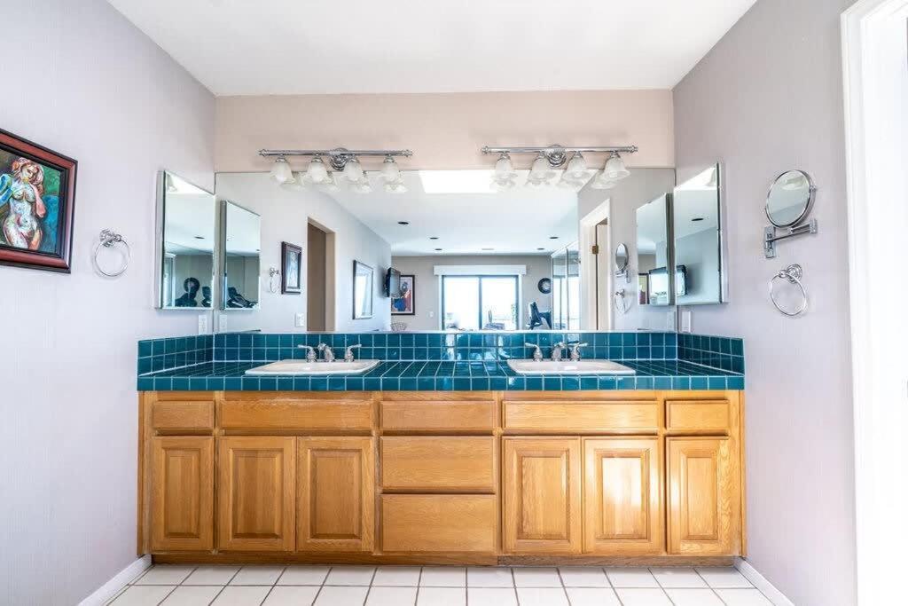 Casa de férias Spacious Beautiful With Stunning Bay Views