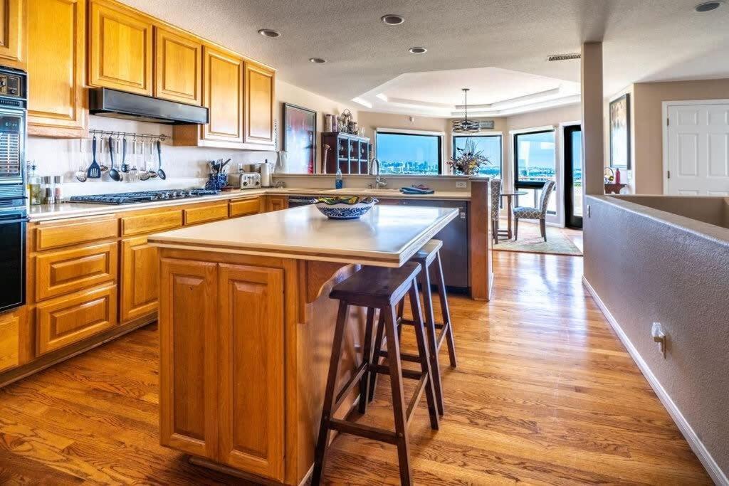 Spacious Beautiful With Stunning Bay Views Holiday home