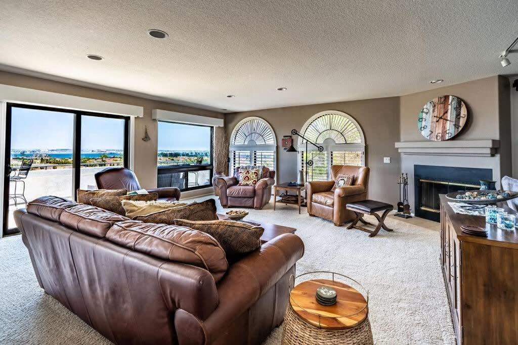 Spacious Beautiful With Stunning Bay Views *