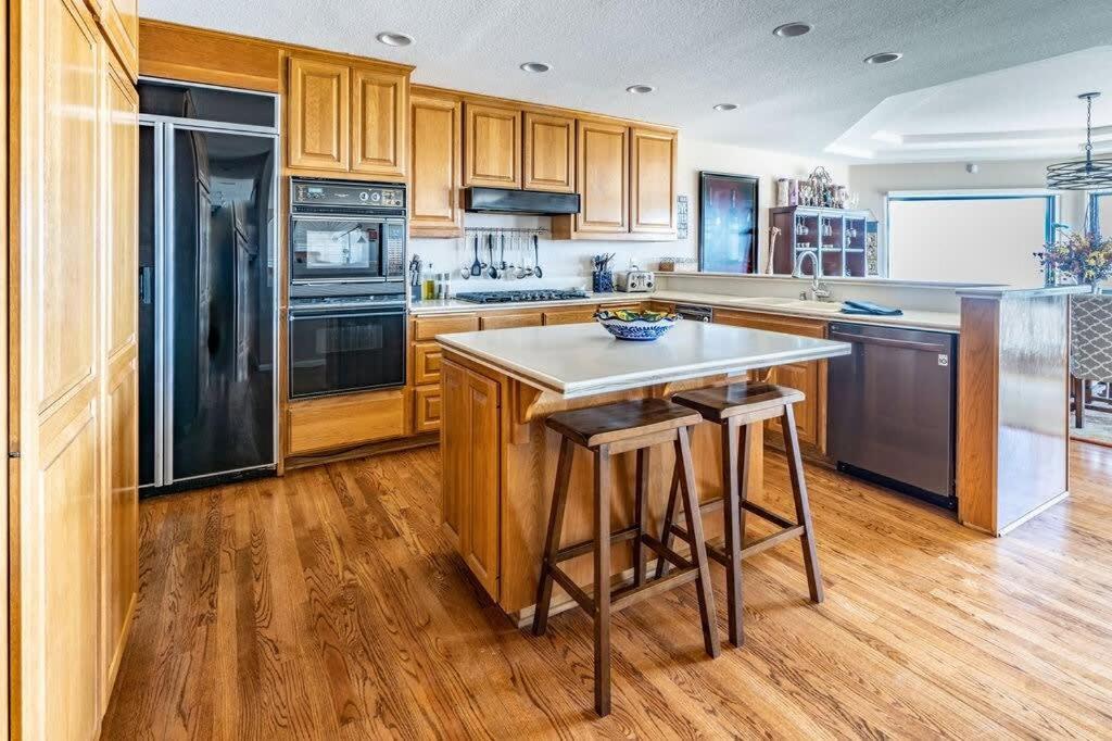 Spacious Beautiful With Stunning Bay Views *
