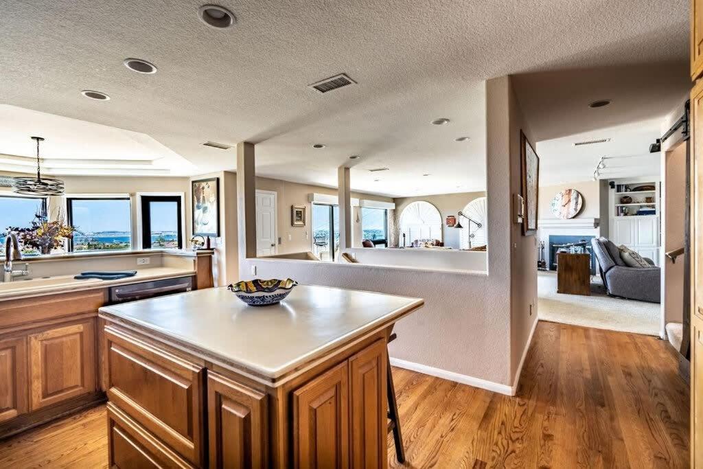 Spacious Beautiful With Stunning Bay Views Holiday home