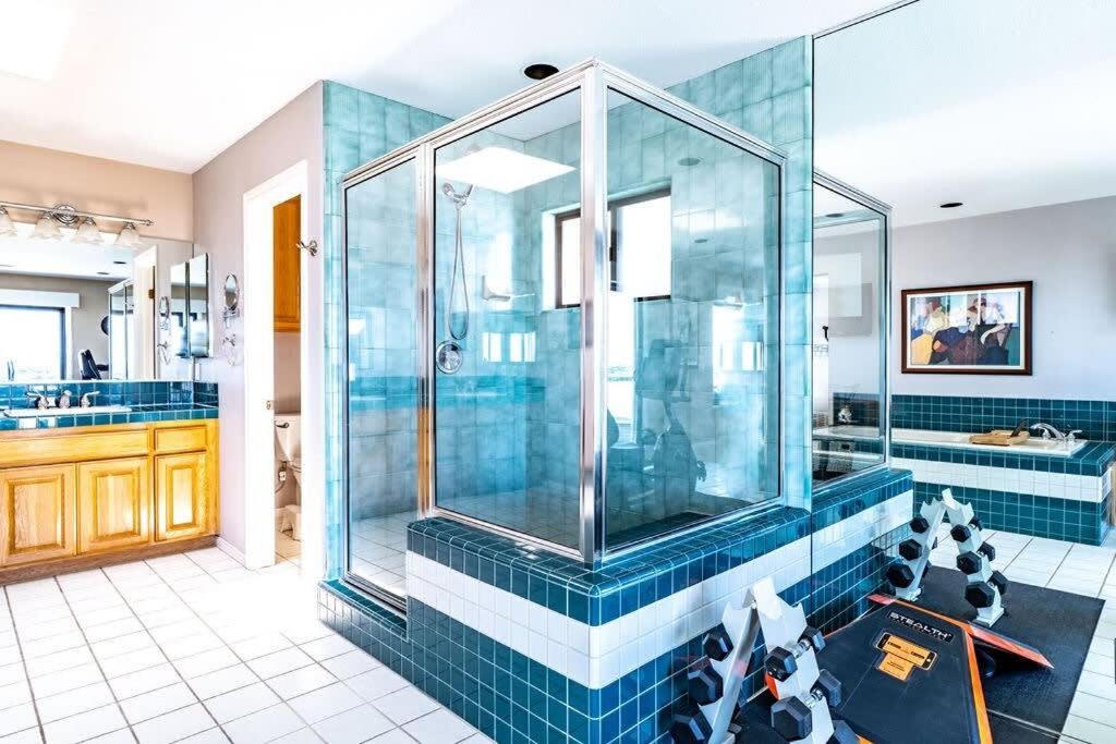 Spacious Beautiful With Stunning Bay Views